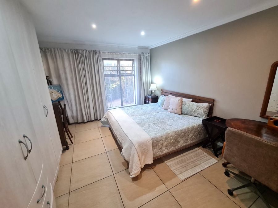 8 Bedroom Property for Sale in Paradise Beach Eastern Cape